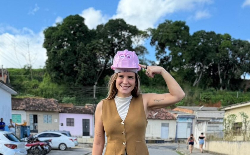 Prefeita Ceci acompanha início da Operação Tapa-Buraco em Atalaia