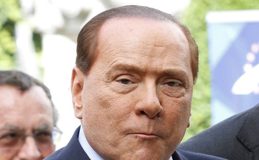 Silvio Berlusconi anuncia desistência de concorrer à presidência da Itália