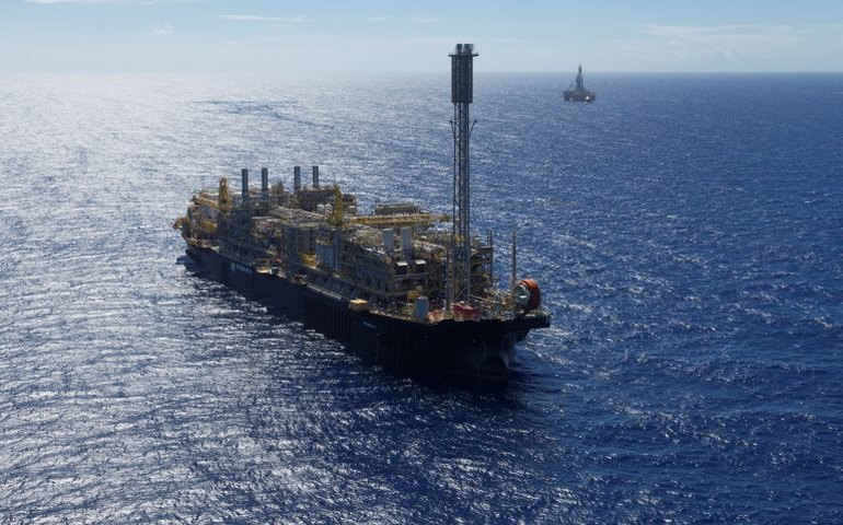 Transpetro elege Tsakos para afretar 9 navios e dobrar alívio de plataformas da Petrobras