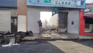 O proprietário não estava no local no momento do incêndio. Ninguém ficou ferido. / Foto: Reprodução 