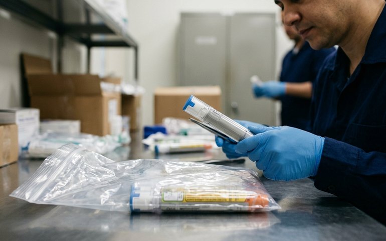 Anvisa proíbe autoinjetor de adrenalina irregular; confira detalhes
