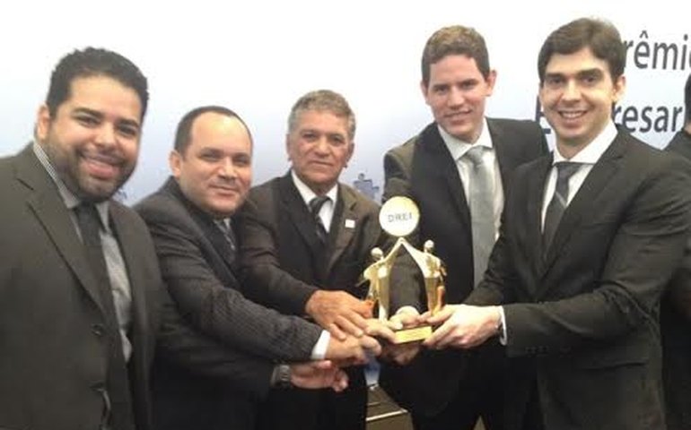 Junta Comercial de Alagoas recebe premiação em concurso nacional