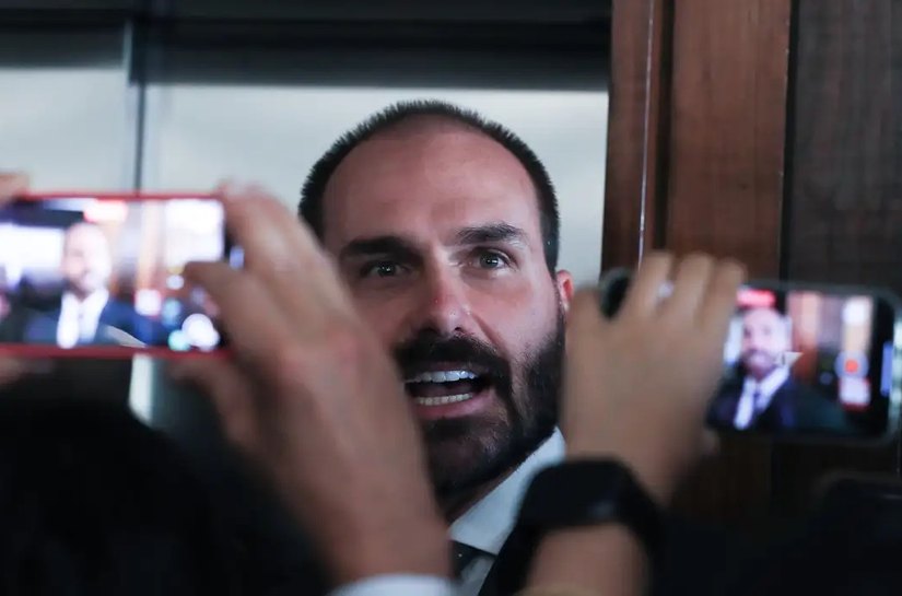 Alexandre de Moraes prorroga inquérito que investiga Eduardo Bolsonaro