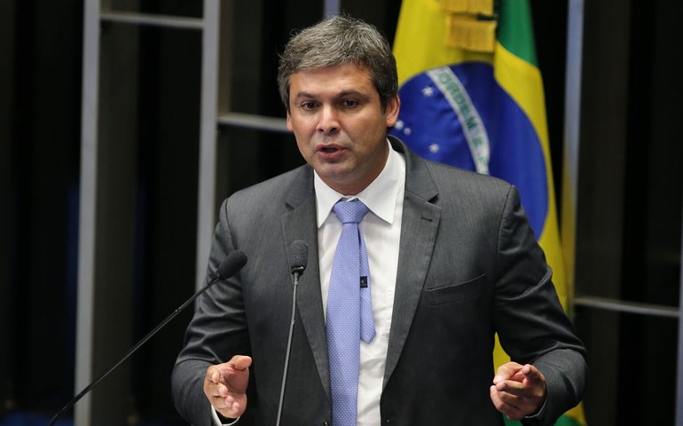 'Não negociamos a nossa soberania', diz líder do PT sobre prisão domiciliar de Bolsonaro e pressão de tarifas