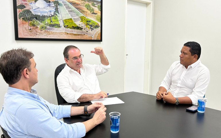 Ex-Imperador Júlio Cezar busca conselhos políticos com Luciano Barbosa após frustrações com o governo Paulo Dantas