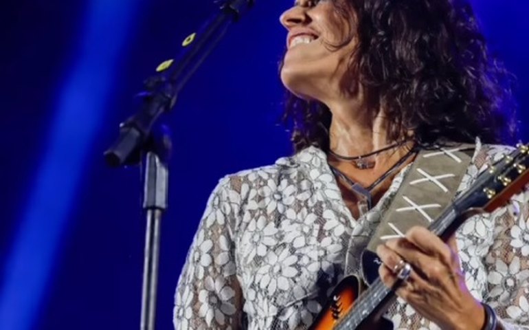 'No começo, foi difícil', revela Zélia Duncan sobre casamento com ex-mulher de Jô Soares