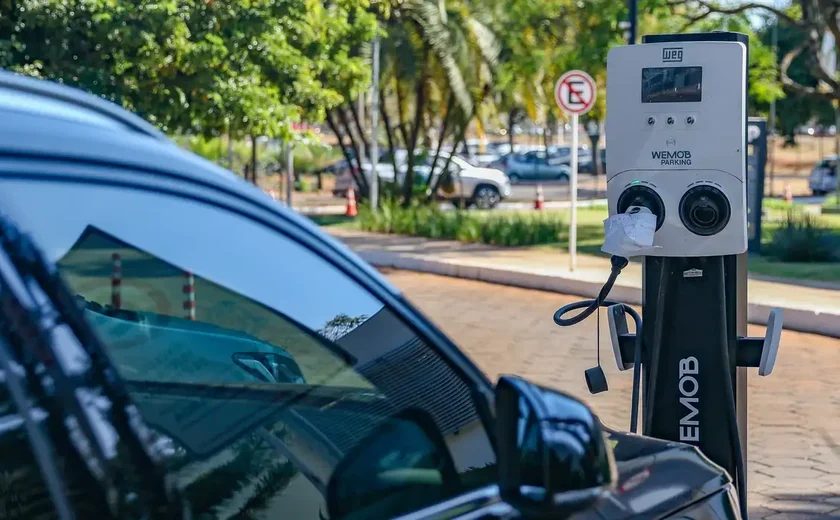 China apresenta queixa contra UE na OMC por tarifas sobre veículos elétricos