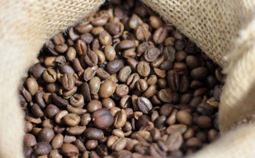 Café em grão e matérias primas brutas impulsionam retração de inflação no atacado no IGP-10