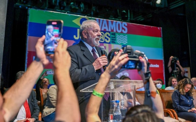 Petistas vaiam candidato do PSB em ato com Lula e gritam nome de Marília em PE