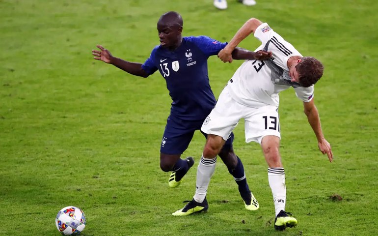 Tetracampeãs mundiais, Itália e Alemanha empatam na estreia da Liga das Nações