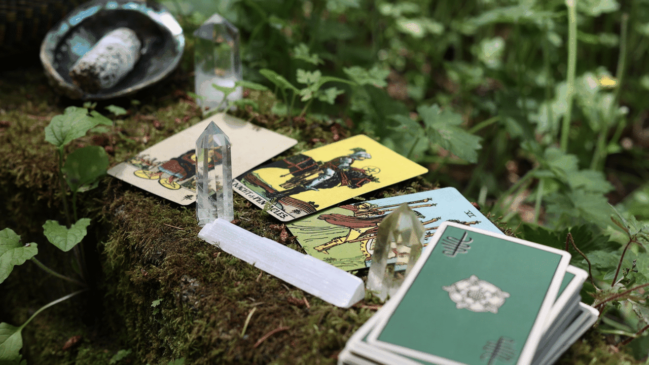 Tarot do dia: previsão para os 12 signos em 16/10/2026