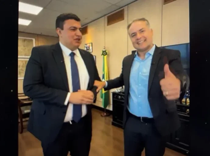 Prefeito se alia com Renan Filho e recebe promessa de grana federal para construção de estádio de futebol
