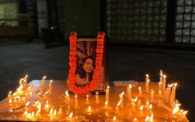 Índia: milhares de mulheres protestam por estupro e morte de médica em hospital