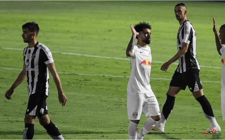 Red Bull Bragantino domina, goleia o Avaí e respira contra o rebaixamento