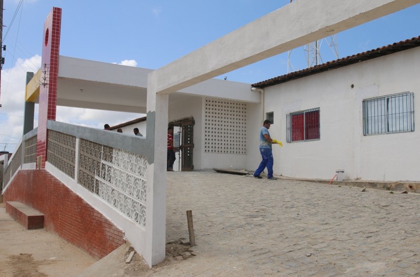 Prefeito Cacau realiza vistoria em obras do PSF da Terra da Esperança e José Dias