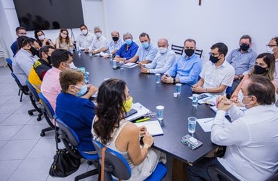 Prefeito Luciano Barbosa reúne secretariado para planejamento de novas ações para 2022