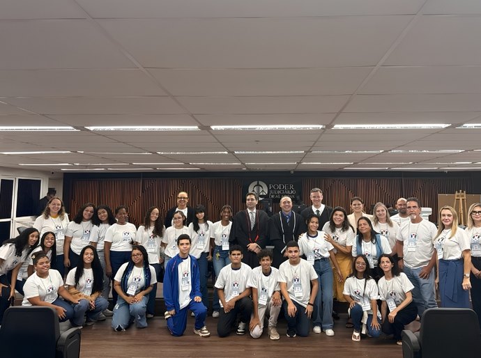 Projeto Jovem Juiz leva estudantes para acompanhar sessão do Tribunal do Júri em Maceió
