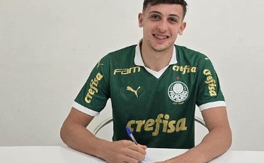 Palmeiras assina 1º contrato profissional de jovem zagueiro e coloca multa de R$ 600 milhões