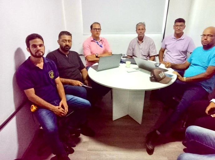 Prefeita Tia Júlia cobra agilidade e qualidade nas obras da Água do Sertão e determina fiscalização diária das intervenções