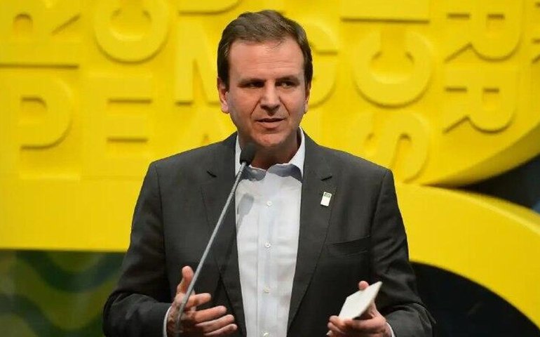 Paes apaga postagem após chamar chanceler alemão de 'filhote de Hitler'