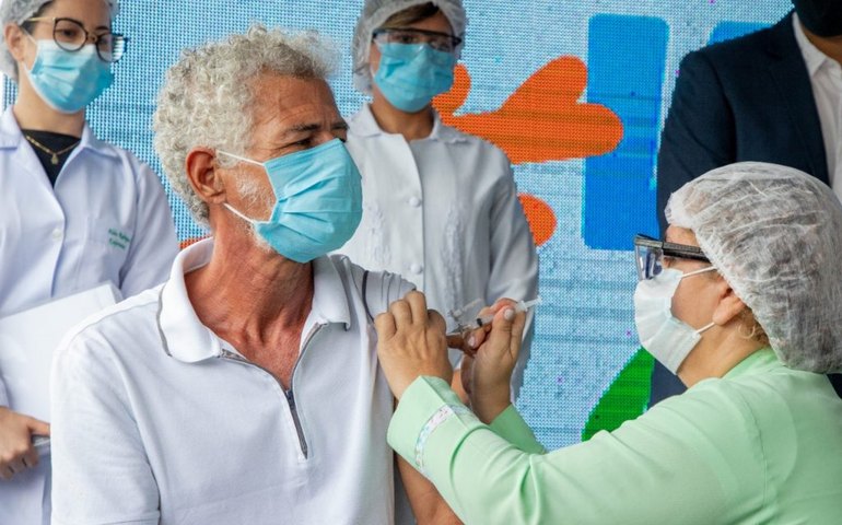 Segunda dose da vacina Astrazeneca pode ser agendada em 20 unidades de saúde