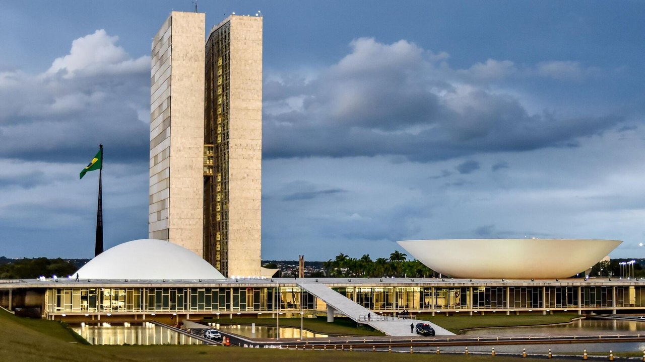 Orçamento 2025 é aprovado no Congresso com superávit de R$ 15 bi e aumento de emendas parlamentares