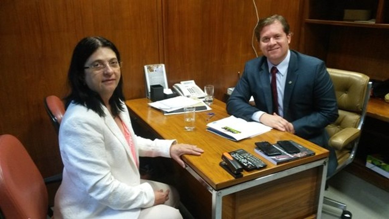 Secretária discute investimentos em saúde com ministro e deputados