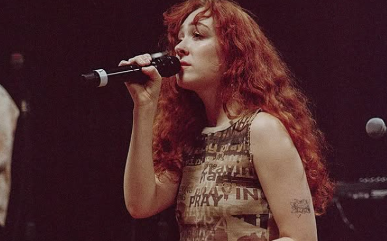 Chappell Roan vence 'Revelação do Ano' no Grammy e critica indústria musical no discurso