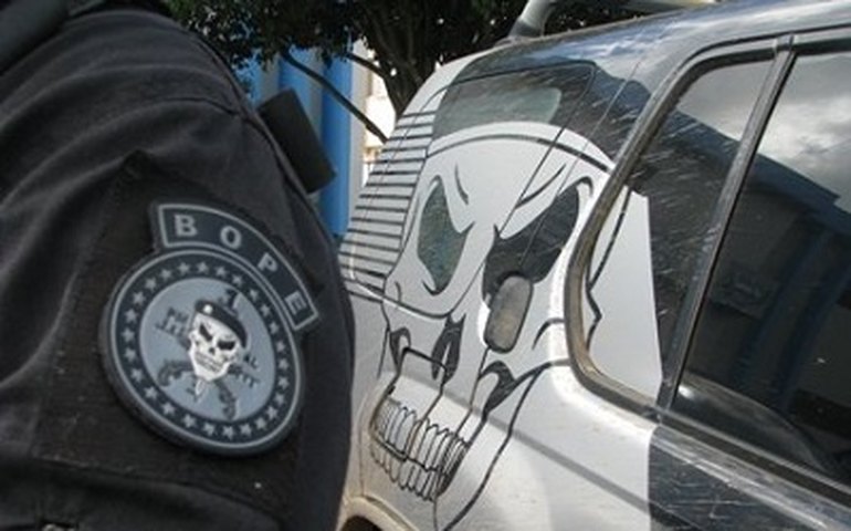 Maceió: Dois jovens são detidos com drogas em automóvel