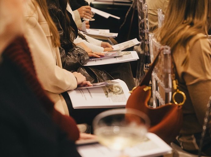 Moda encontra inspiração na literatura e cria novas formas de conexão com o público