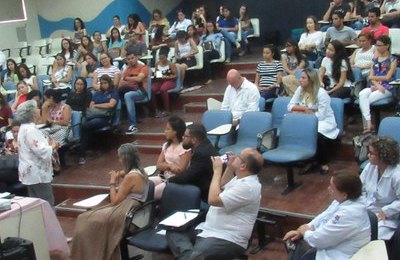 Gestão de qualidade hospitalar marca acolhimento de estagiários do HU