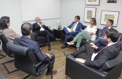Corregedor-geral interino dialoga com representantes da OAB/AL