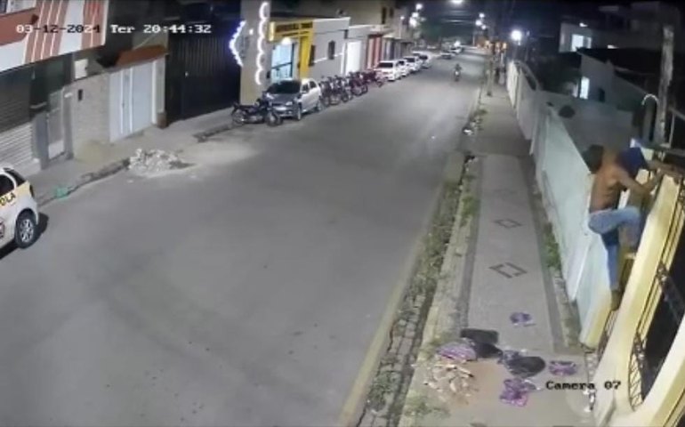 Câmeras de monitoramento identificam suspeito de furto; vídeo
