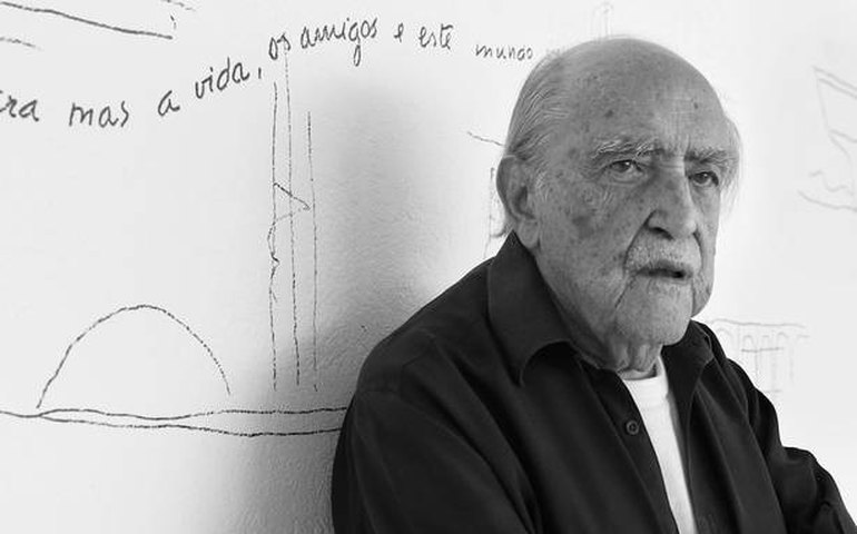 CE aprova inclusão de Oscar Niemeyer no Livro de Heróis e Heroínas da Pátria