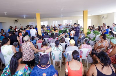 Palmeira realiza pré-lançamento do PAA com entrega simbólica de alimentos a famílias da Vila Maria