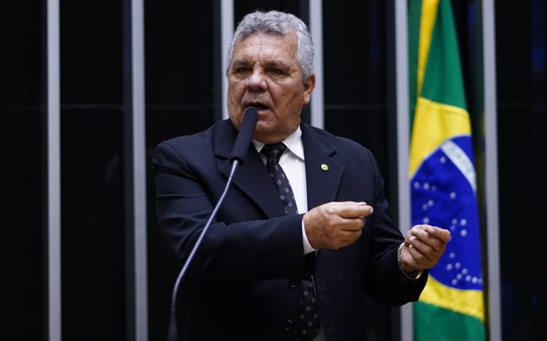 Projeto determina capacitação de professores para lidar com alunos com necessidades especiais