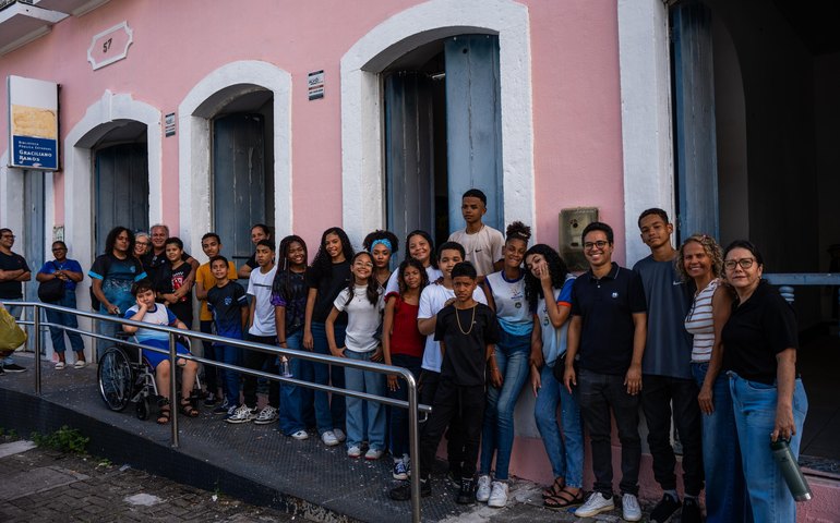 Visita de estudantes à Biblioteca Pública abre Semana da Pessoa com Deficiência na Semed