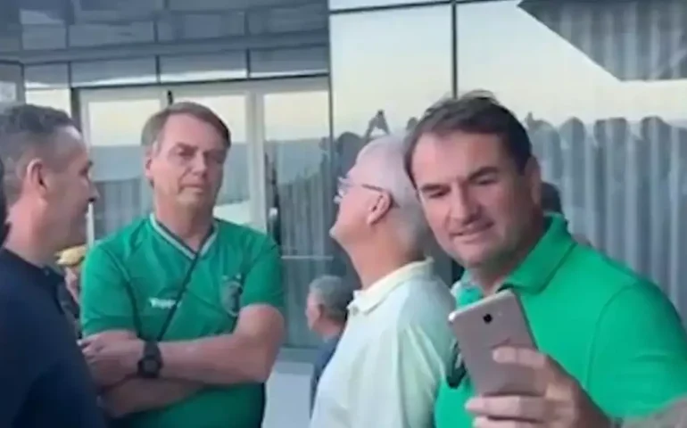 VÍDEO – Bolsonaro ataca nordestinos em evento em SC: “Fica pra lá, pô!”