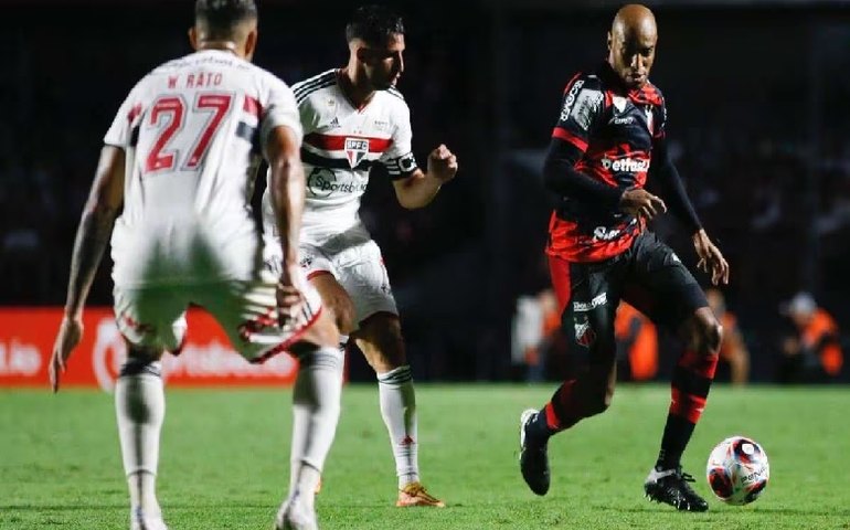 São Paulo cria chances, mas esbarra na defesa do Ituano e larga no ano com 0 a 0