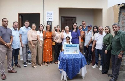 Prefeitura de Campo Alegre entrega mais cinco casas do programa Minha Casa Renovada
