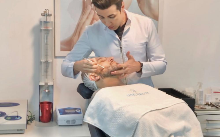 Procedimento estético valoriza posição de perfil facial