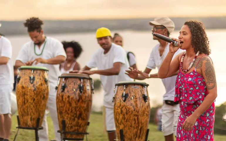 Completando 15 anos de história, Festa das Águas prepara grande batucada de frente para o Mar