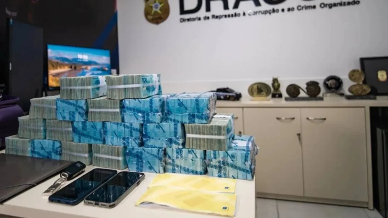JHC tenta desviar atenção da apreensão de R$ 2 milhões com terceirizados da Prefeitura