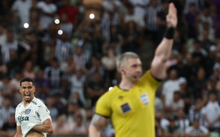 Palmeiras declara guerra contra a arbitragem no Brasil: ‘Um grande problema’