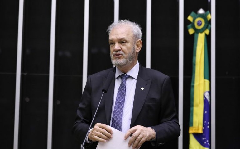 Comissão aprova desconto para acompanhante de pessoa idosa em eventos culturais