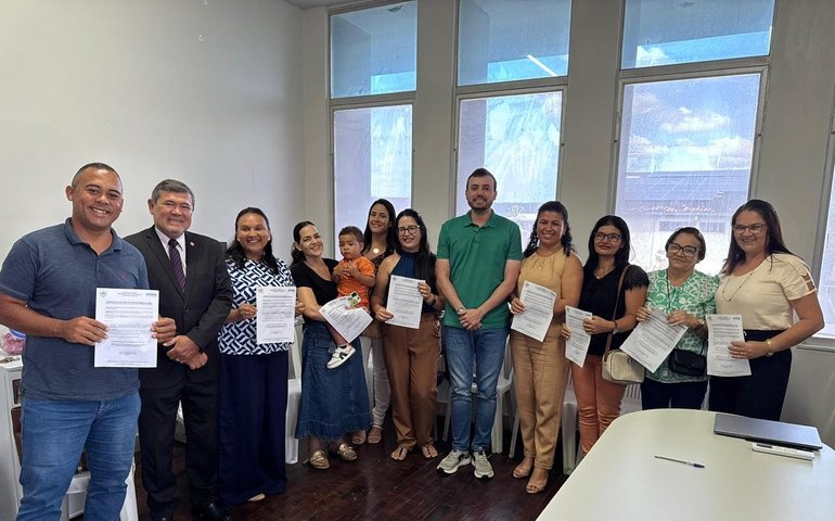 Reparação histórica: Prefeito de Anadia empossa concursados de 2007