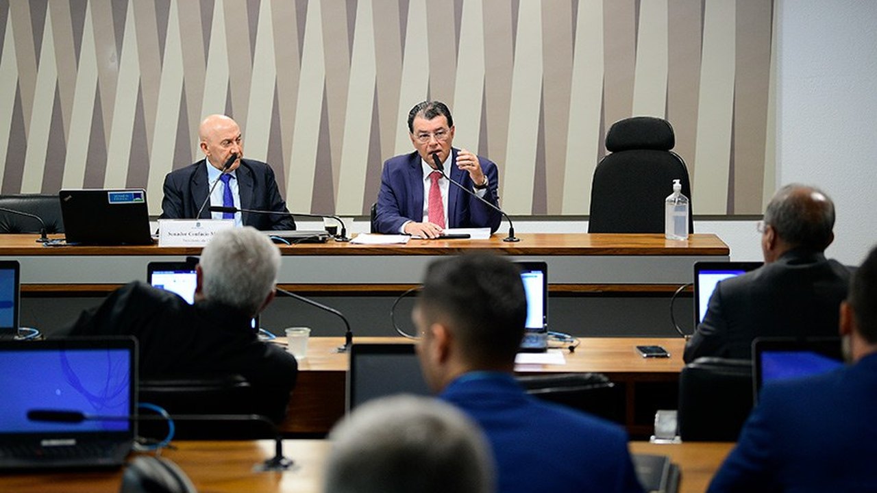 Senadores sabatinam indicado ao cargo de diretor do Dnit