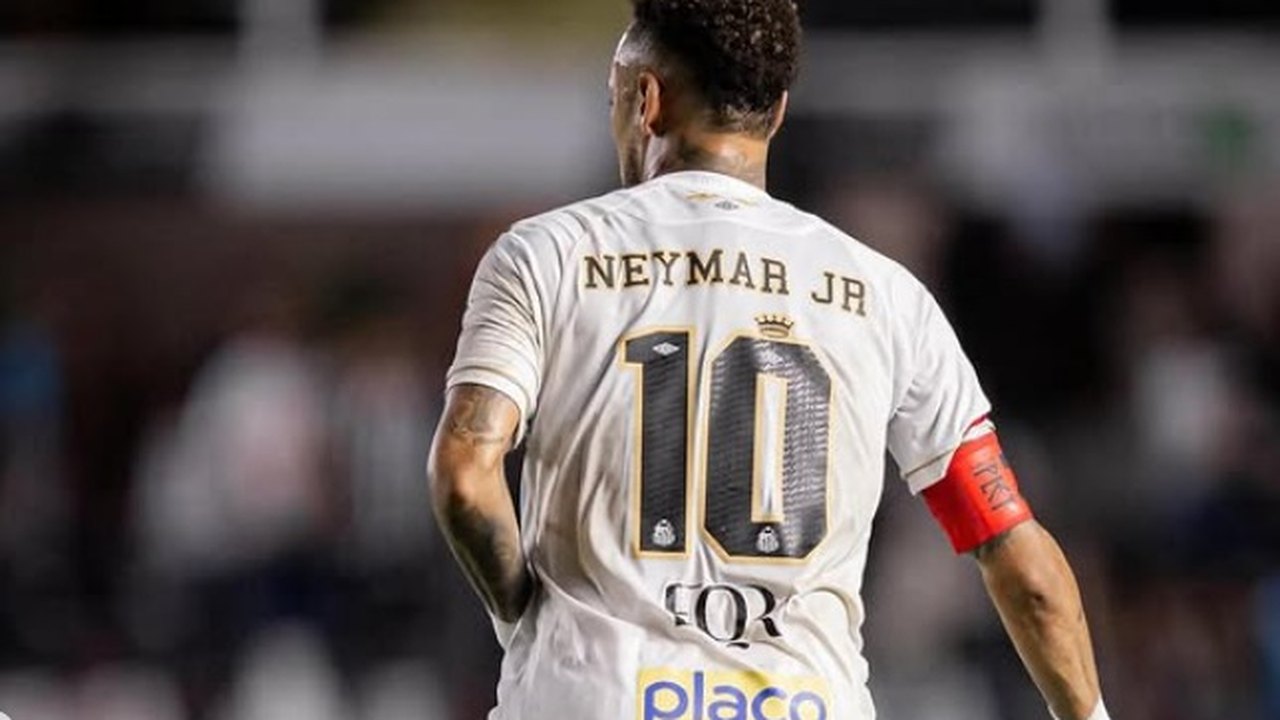 Neymar posta foto em luxuosa lancha e provoca presidente do Remo: 'Vagabundiando'