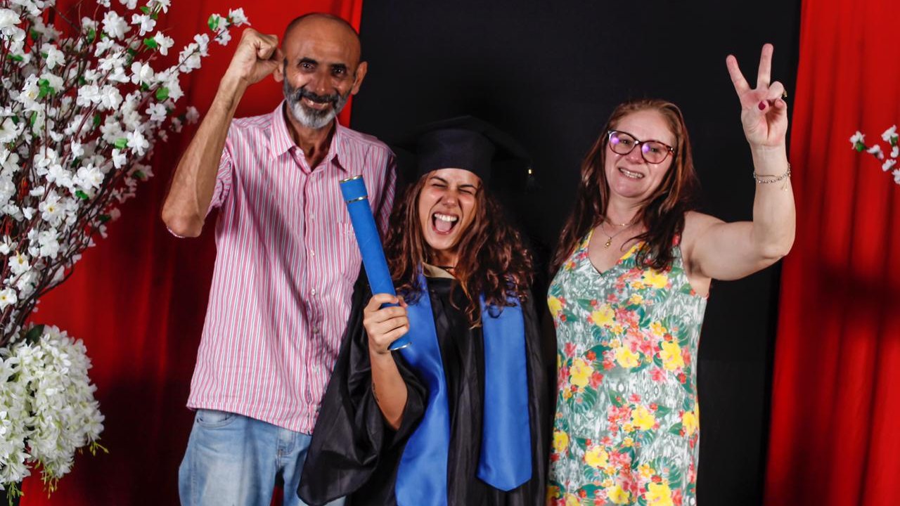 Pedagoga quer usar exemplo de luta da mãe para ajudar outras famílias