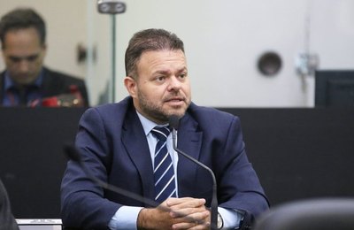 Lei de autoria de Léo Loureiro garante validade por tempo indeterminado ao laudo de pessoas com autismo em Alagoas